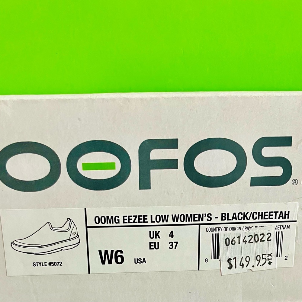 OOFOS Women’s OOmg Eezee Low Shoe Black Cheetah Sz 6. **SOLD***